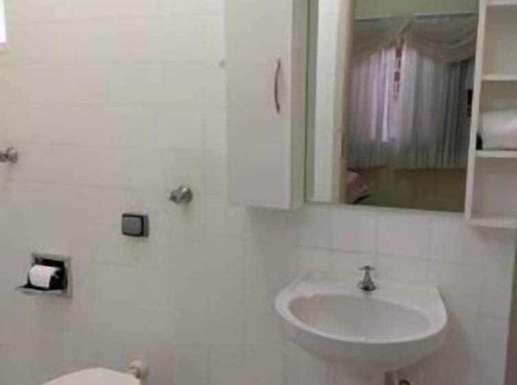 Quarto Estandar, Telles