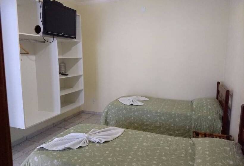 Quarto Estandar, Telles