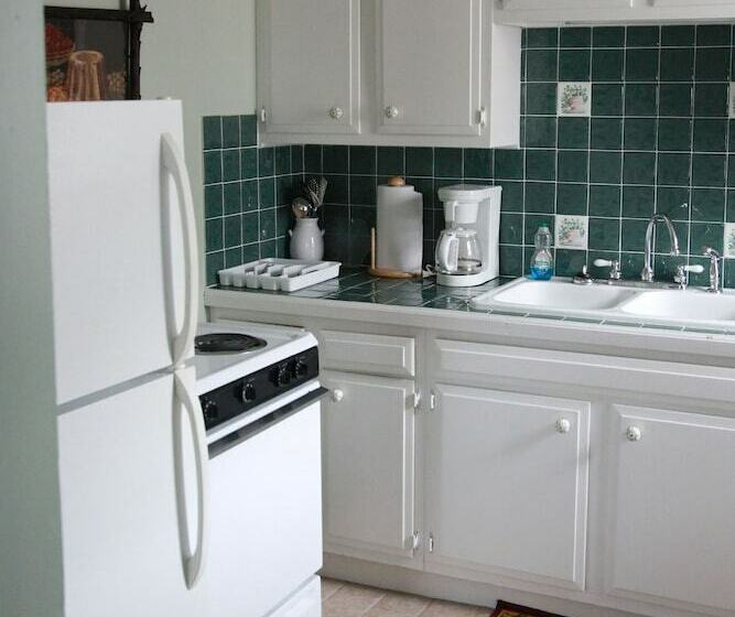 جناح, The Winter Inn