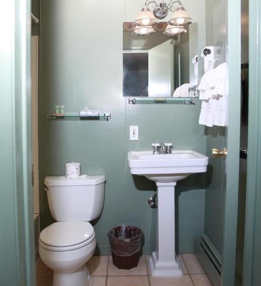 جناح جونيور, The Winter Inn