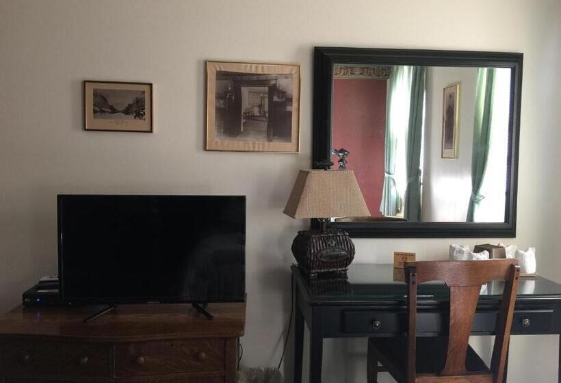 غرفة قياسية, The Winter Inn