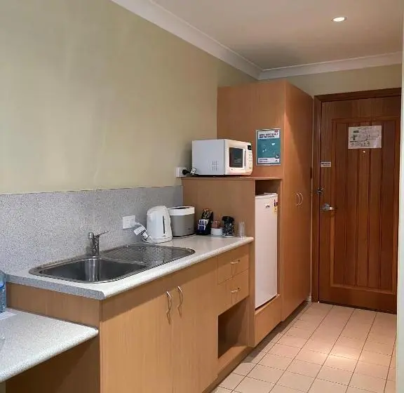スタンダードトリプルルーム, Country Roads Motor Inn Gayndah