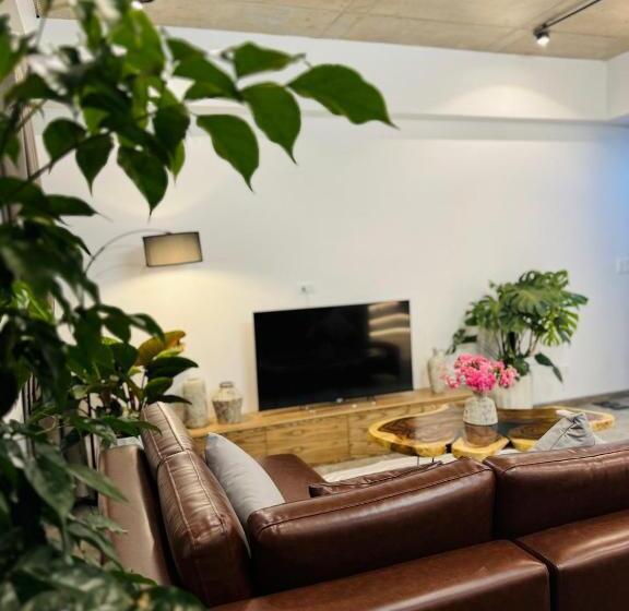 آپارتمان 1 خوابه, Chung Cư 2 Phòng Ngủ đầy đủ Tiện ích Bể Bơi Miễn Phí Trung Tâm Bãi Cháy