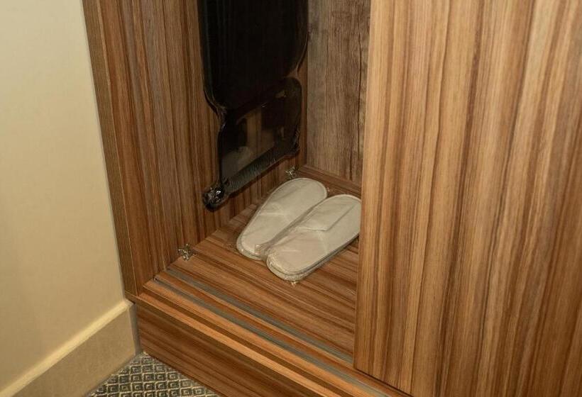 豪华套房, نصف الموسم للشقق المخدومة