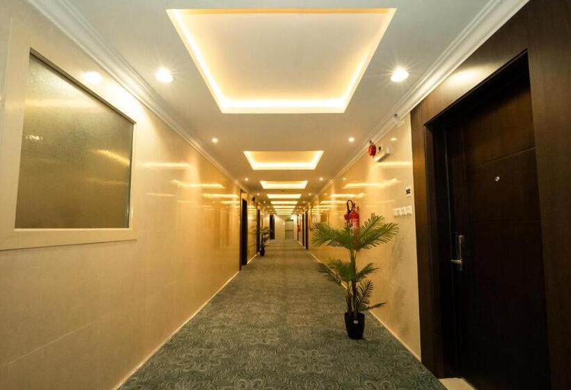 豪华套房, نصف الموسم للشقق المخدومة