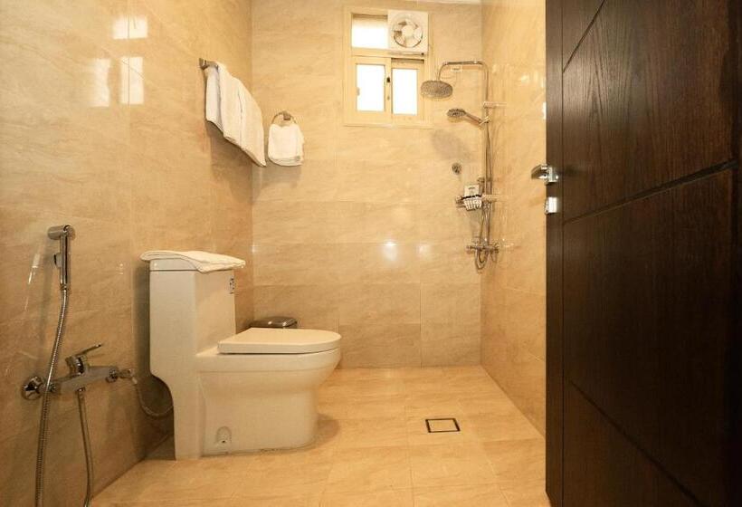 豪华套房, نصف الموسم للشقق المخدومة