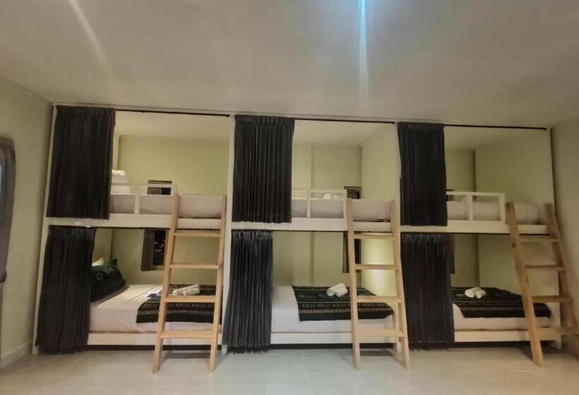Кровать в Общей Комнате, Bed On The Beach