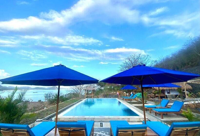 מיטה בחדר משותף, Bed On The Beach