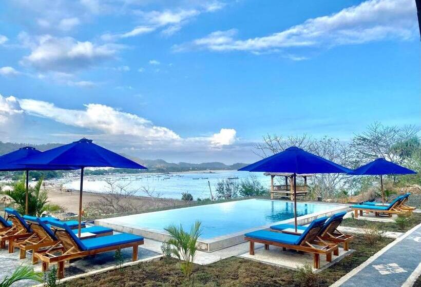 Кровать в Общей Комнате, Bed On The Beach