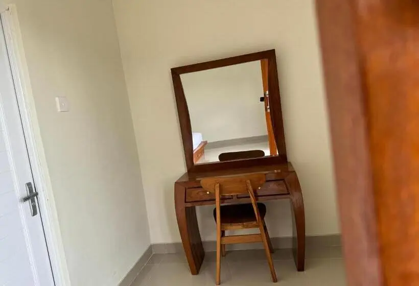 Deluxe room with river view, Nyoman House