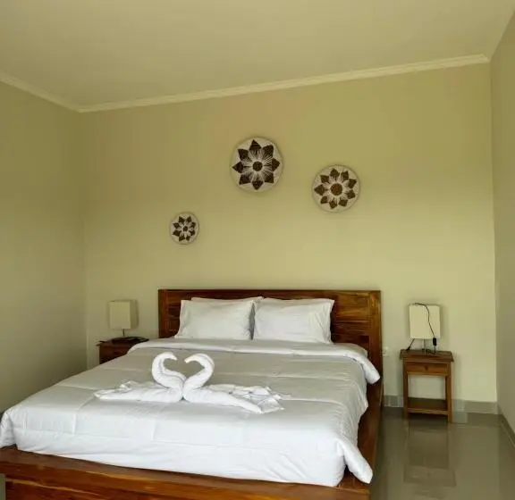 Deluxe room with river view, Nyoman House