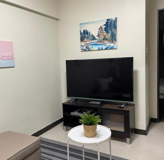 דירה בת חדר שינה 1 עם מרפסת, Eves Urban Haven