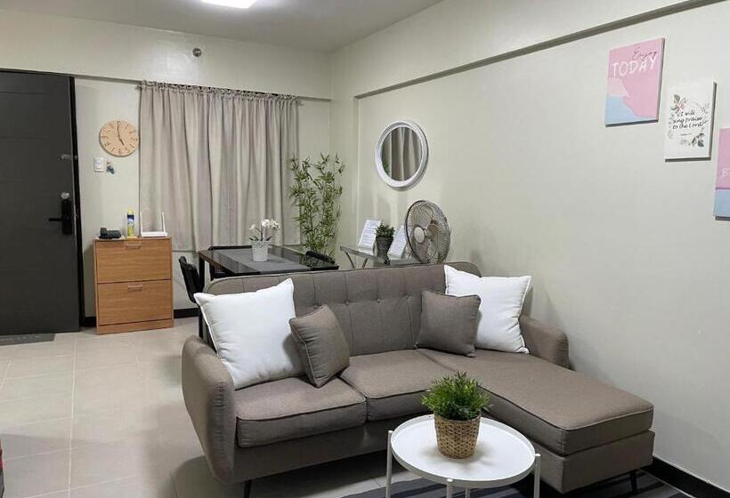 דירה בת חדר שינה 1 עם מרפסת, Eves Urban Haven