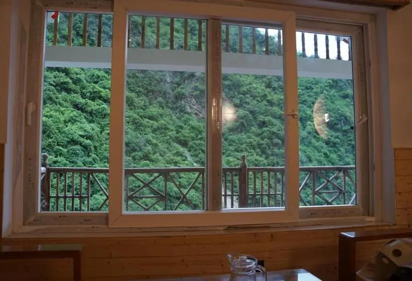 キングサイズベッドのデラックスルーム, Maulyar Forest Resort