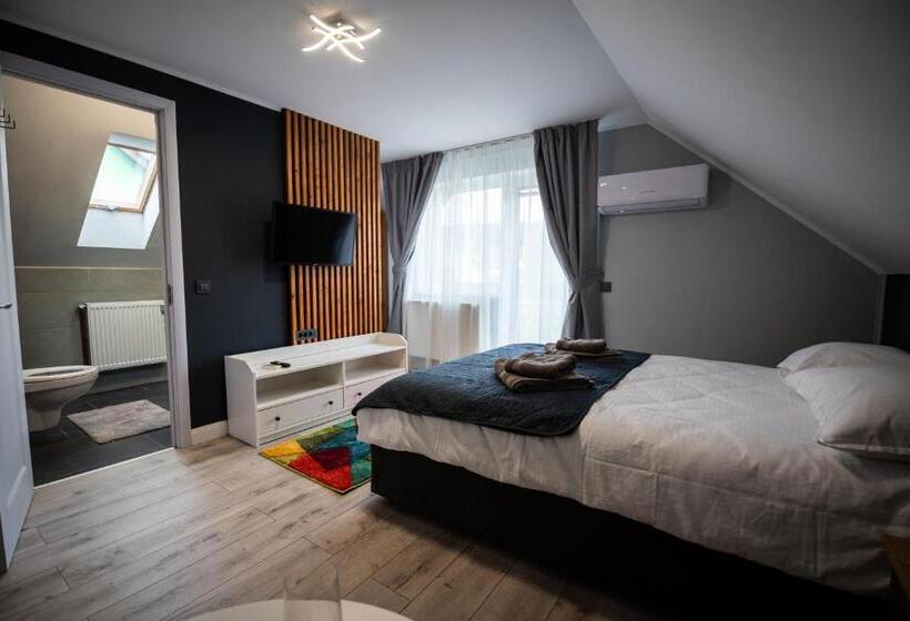 Номер Стандарт с Балконом, Roni House