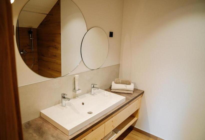 اتاق استاندارد با بالکن, Sobe Rooms Jelen Jelenov Greben