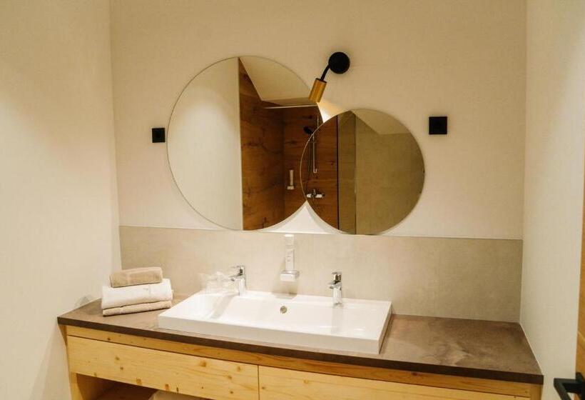 اتاق استاندارد با بالکن, Sobe Rooms Jelen Jelenov Greben