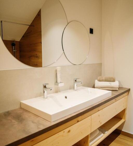 اتاق استاندارد با بالکن, Sobe Rooms Jelen Jelenov Greben