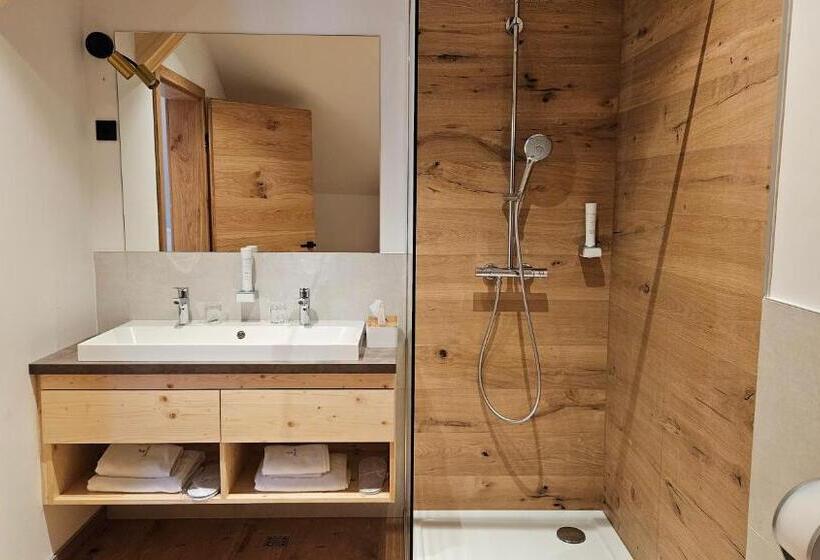 اتاق خانوادگی, Sobe Rooms Jelen Jelenov Greben