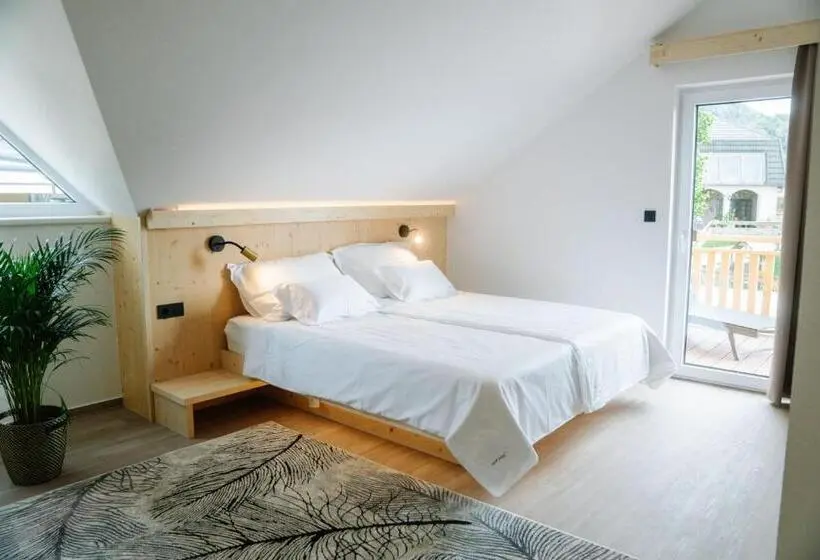 اتاق استاندارد با بالکن, Sobe Rooms Jelen Jelenov Greben