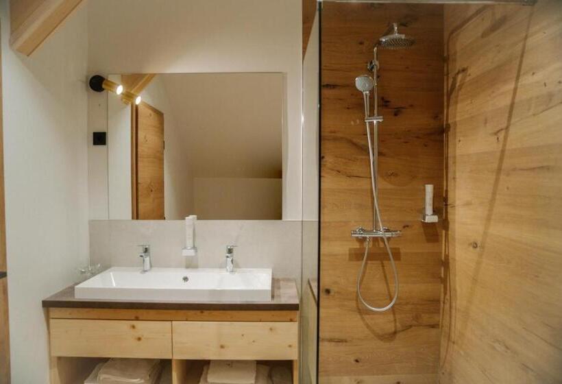 اتاق خانوادگی, Sobe Rooms Jelen Jelenov Greben