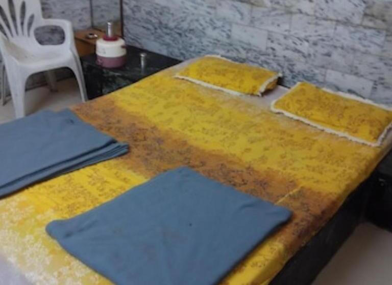 スタンダードルーム, Neelkanth Palace Ahmedabad