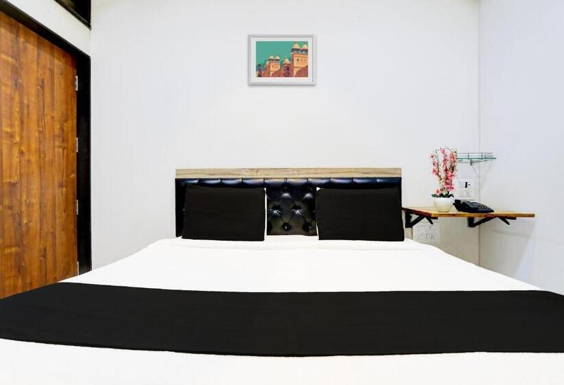 חדר דלוקס לשלושה, Oyo Aamrai Resort