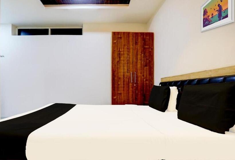 חדר דלוקס לשלושה, Oyo Aamrai Resort