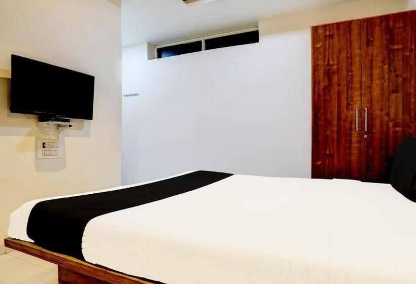 חדר דלוקס לשלושה, Oyo Aamrai Resort