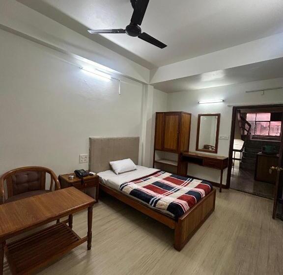 이코노미 싱글 룸, Urban Living