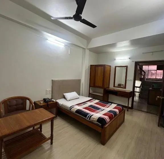 اتاق اکونومی یک تخته, Urban Living