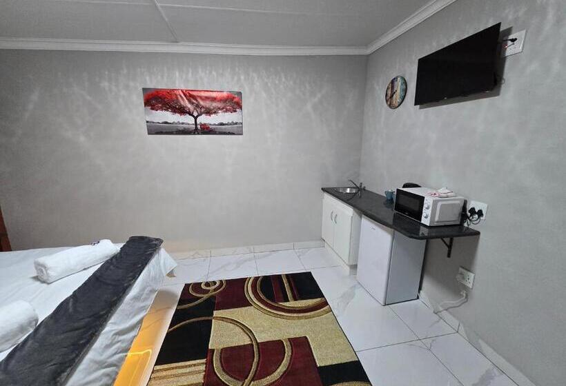 غرفة قياسية مطلّة علي حمام السباحة, Impala Palms Guesthouse