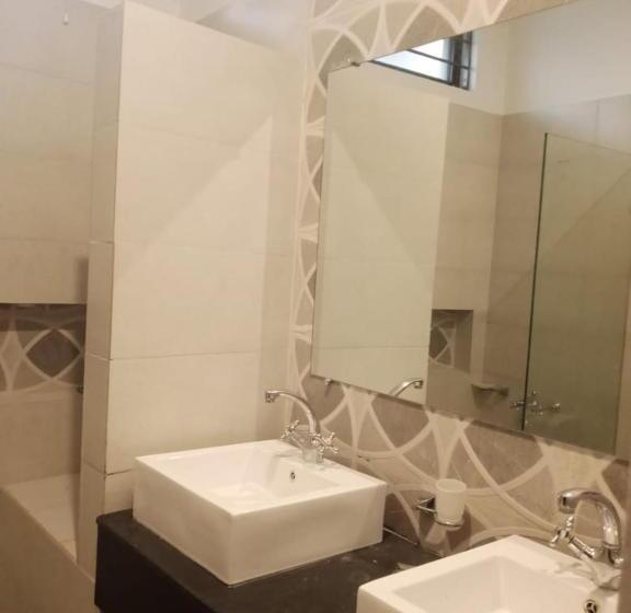 اتاق استاندارد با بالکن, New Stay Inn Family Home Guest House Islamabad