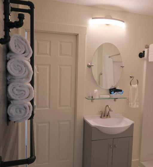 جناح ديلوكس, Profile Deluxe Motel