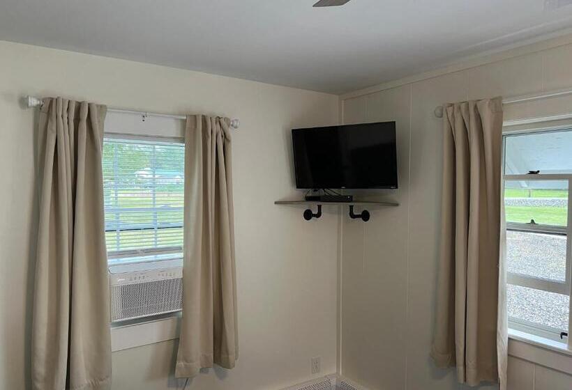 جناح ديلوكس, Profile Deluxe Motel