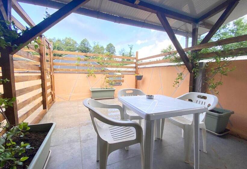 غرفة قياسية مزوَّدة بتراس, Vara Motel Self Check In