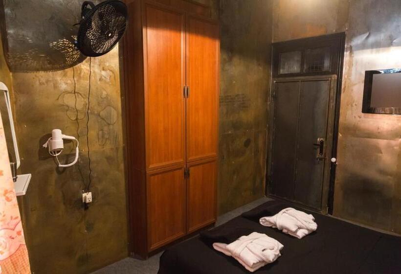 스탠다드 룸 공동 욕실, Alcatraz Jail Hostel