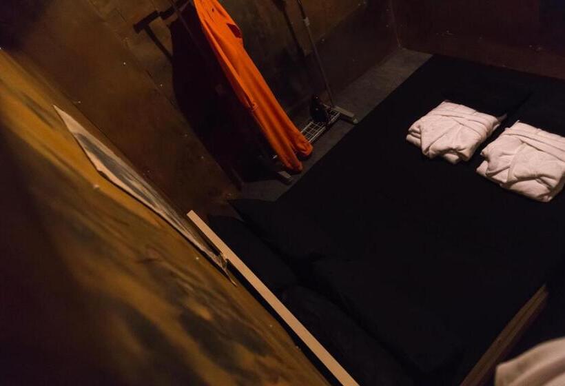 스탠다드 룸 공동 욕실, Alcatraz Jail Hostel