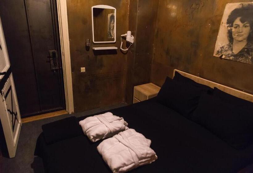 스탠다드 룸 공동 욕실, Alcatraz Jail Hostel