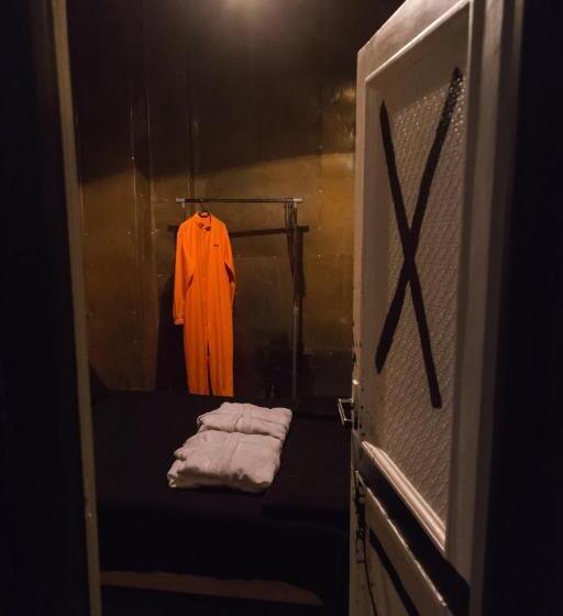 스탠다드 룸 공동 욕실, Alcatraz Jail Hostel