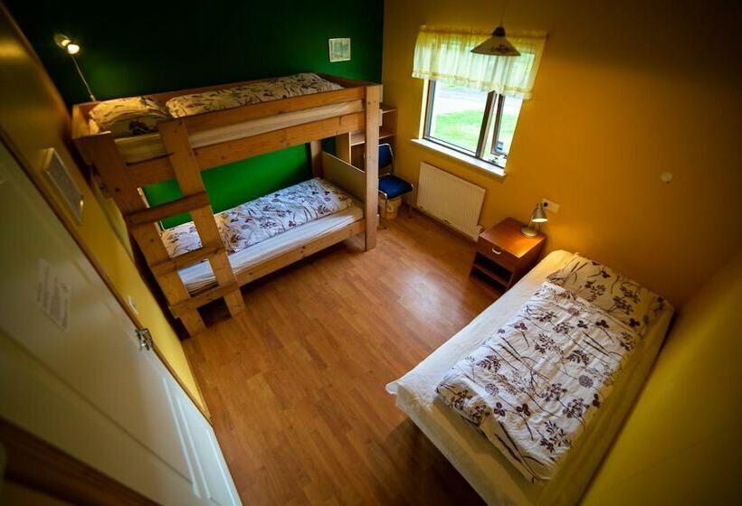 اتاق استاندارد سه تخته با سرویس بهداشتی مشترک, Berg Hostel