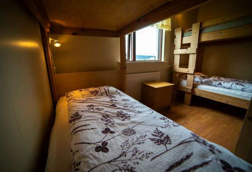 اتاق استاندارد چهارنفره با سرویس بهداشتی مشترک, Berg Hostel