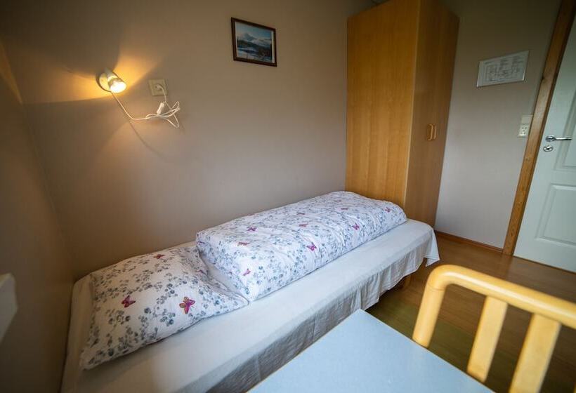 اتاق استاندارد یک تخته با سرویس بهداشتی مشترک, Berg Hostel