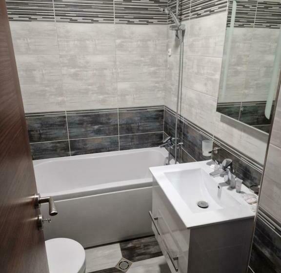 اتاق اکونومی, Alisa