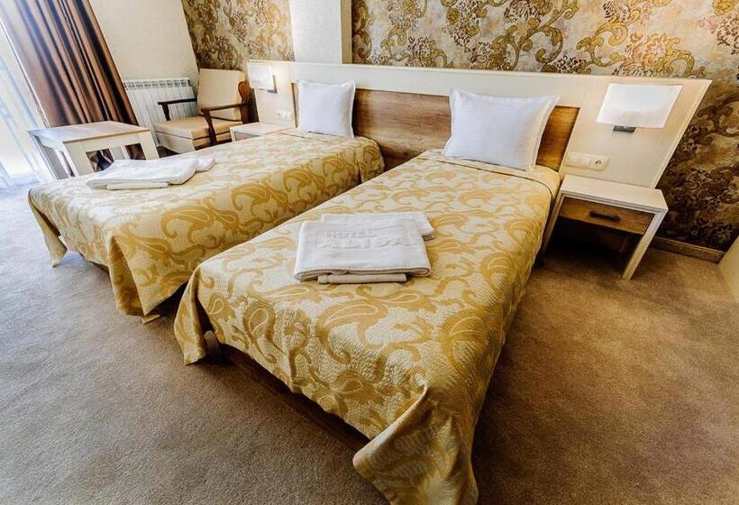 اتاق استاندارد با بالکن, Alisa