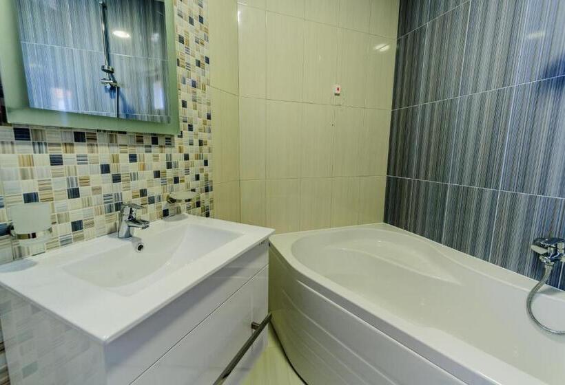 اتاق استاندارد با بالکن, Alisa