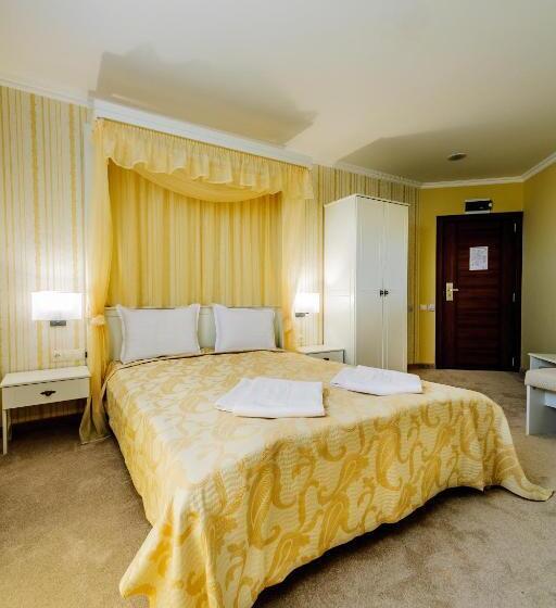 اتاق لوکس با بالکن, Alisa