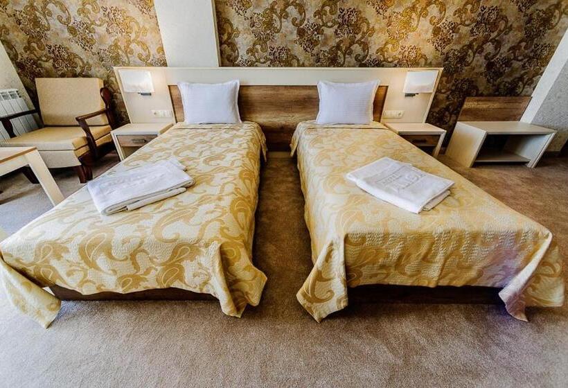 اتاق استاندارد با بالکن, Alisa