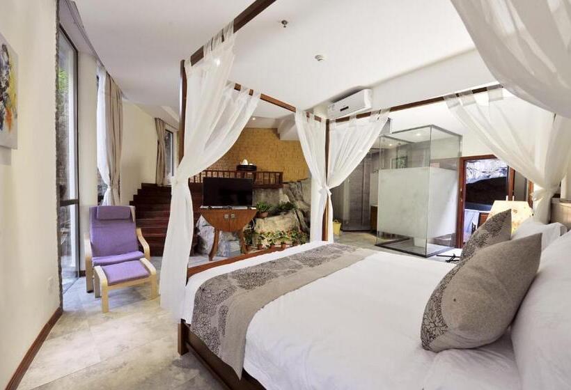 Номер Стандарт Вид на Сад, Guilin Crystal Crescent Moon