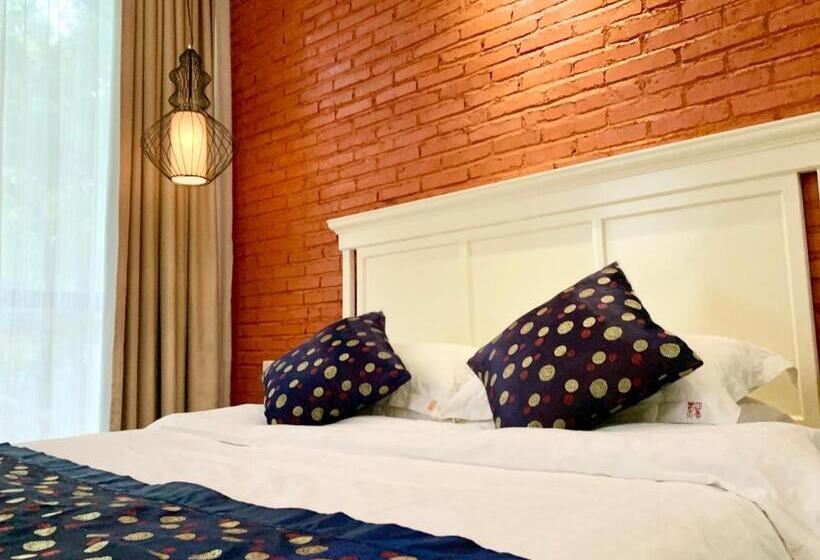 스탠다드 룸 산 전망, Guilin Crystal Crescent Moon